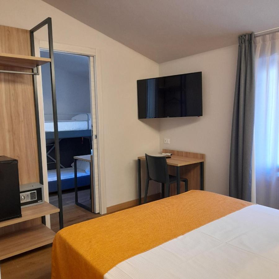 Bike Hotel Touring Gardone Riviera & Wellness Exterior photo